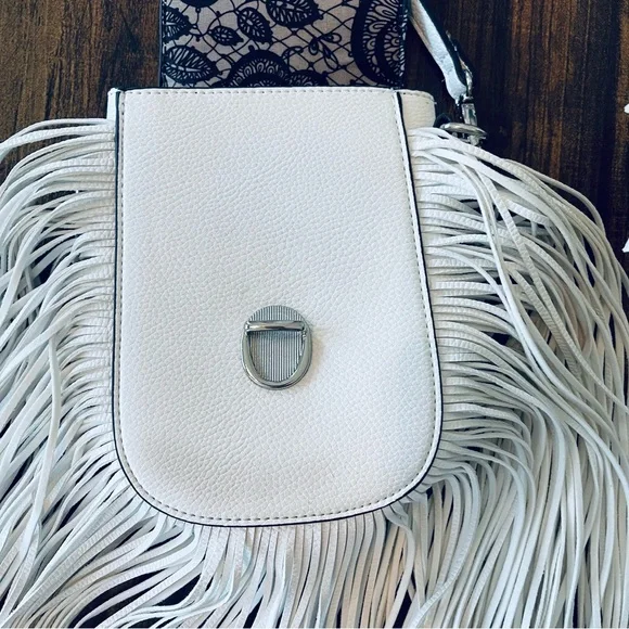 Carlos Santana White Fringe Crossbody Bag - Picture 5 of 10